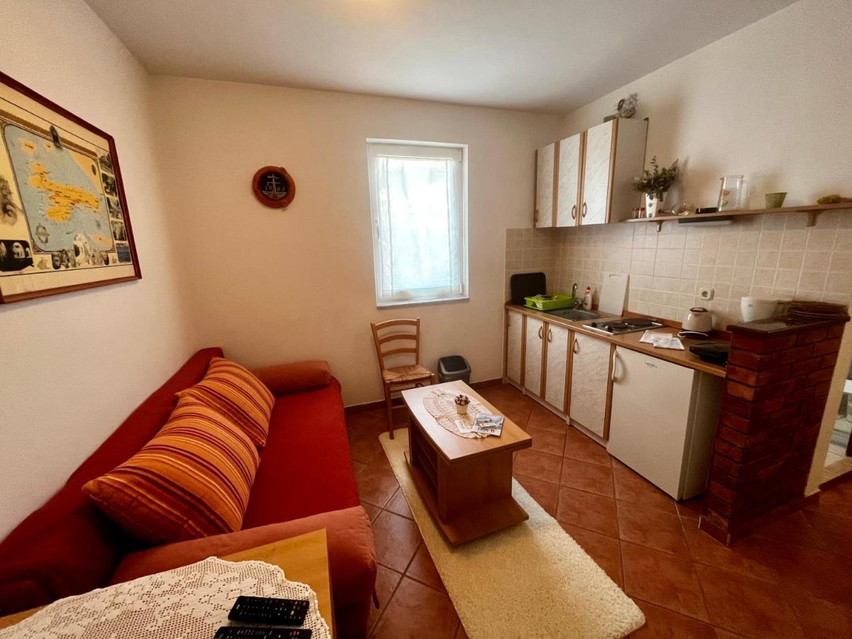 Apartments Maricic Banjol Bagian luar foto